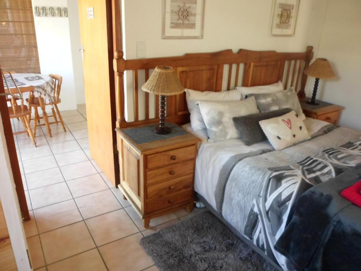 After8 B&B Kleinbaai Екстериор снимка